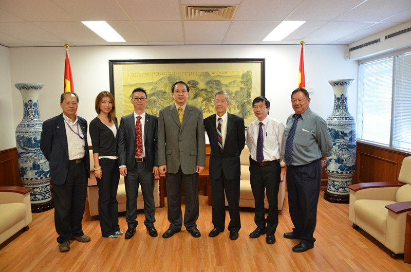 QCF Executives Meeting with Chinese Consul-General